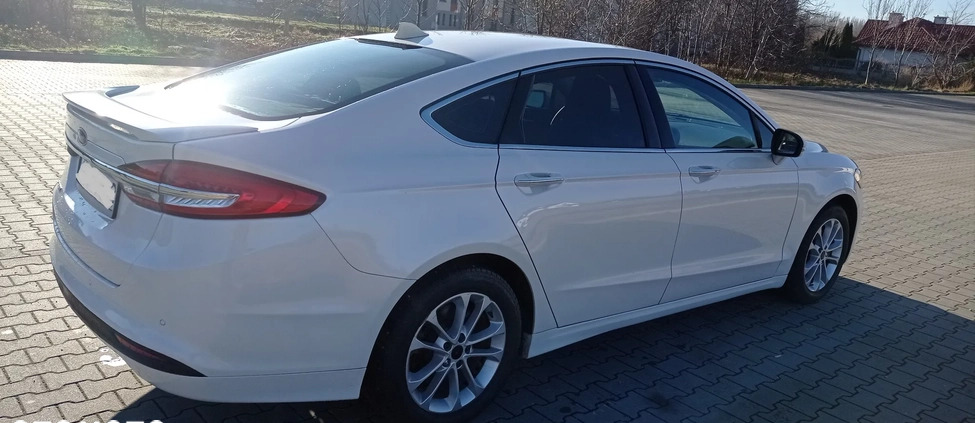 Ford Mondeo cena 73700 przebieg: 49000, rok produkcji 2019 z Mogielnica małe 46